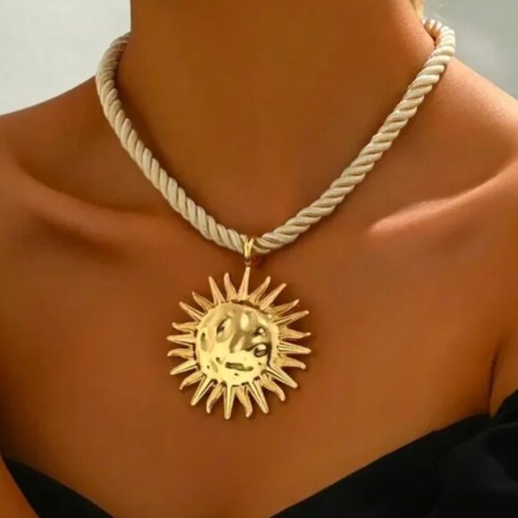 Gold Sun ZARA Statement Necklace. - Picture 10 of 10